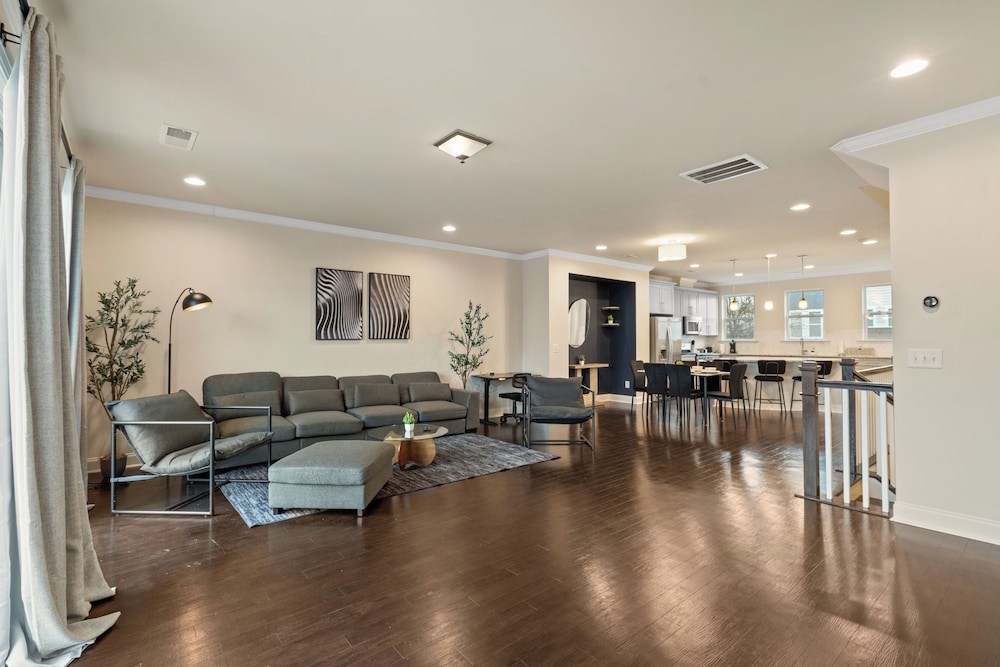 Luxe 3BR Townhouse in Camp North End