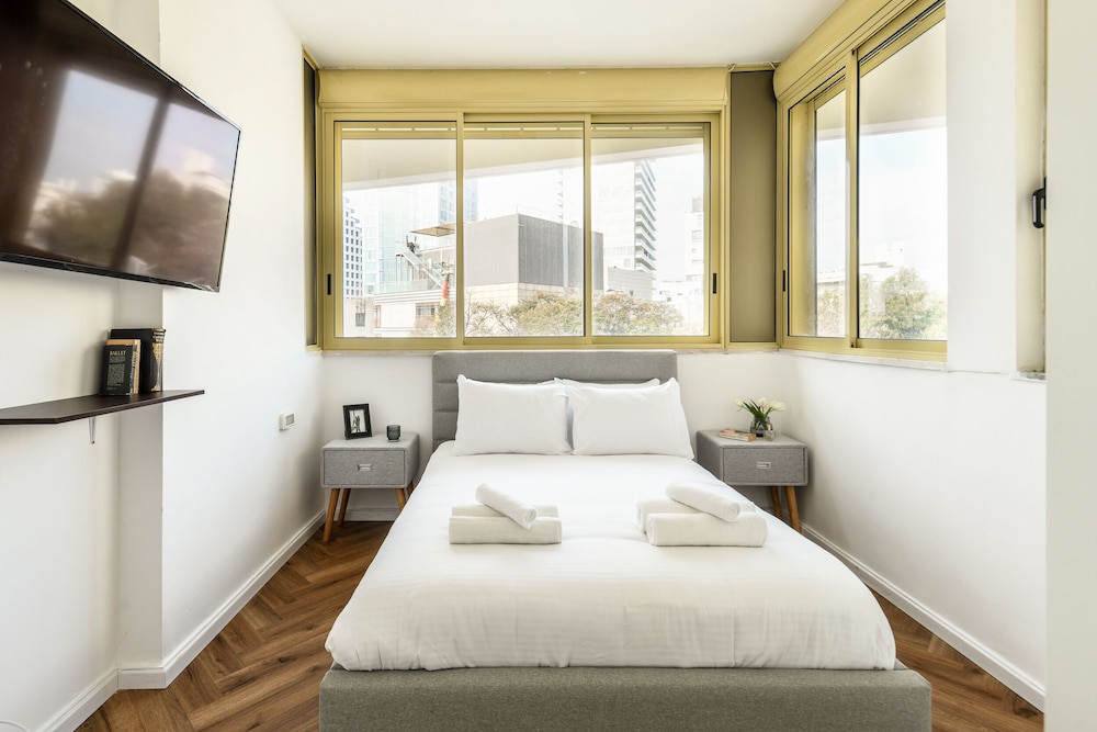 Beachside Charm on Ben Yehuda 2BR Apt view 5