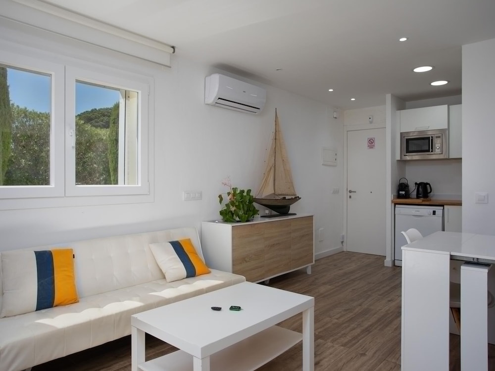 Apartament amb Piscina i Parquing Baixos amb Jard