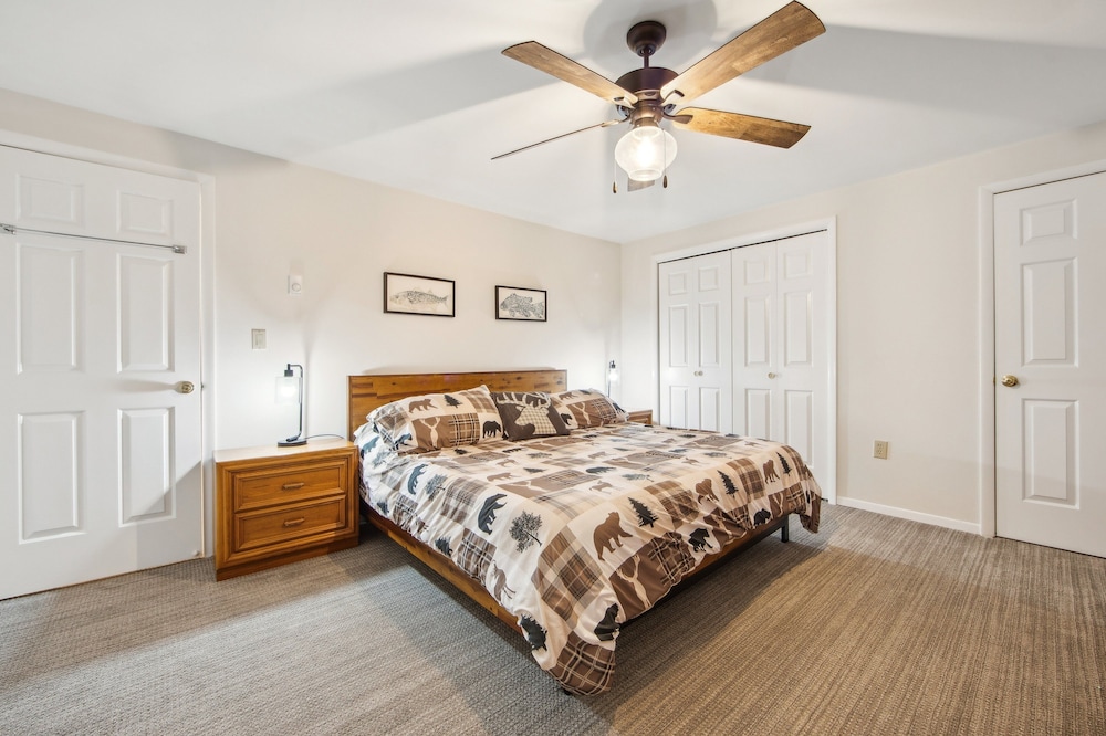 Hudson 76i - A Stylish Mountain Retreat 2 Bedroom Townhouse by The Summit at Gore Mountain