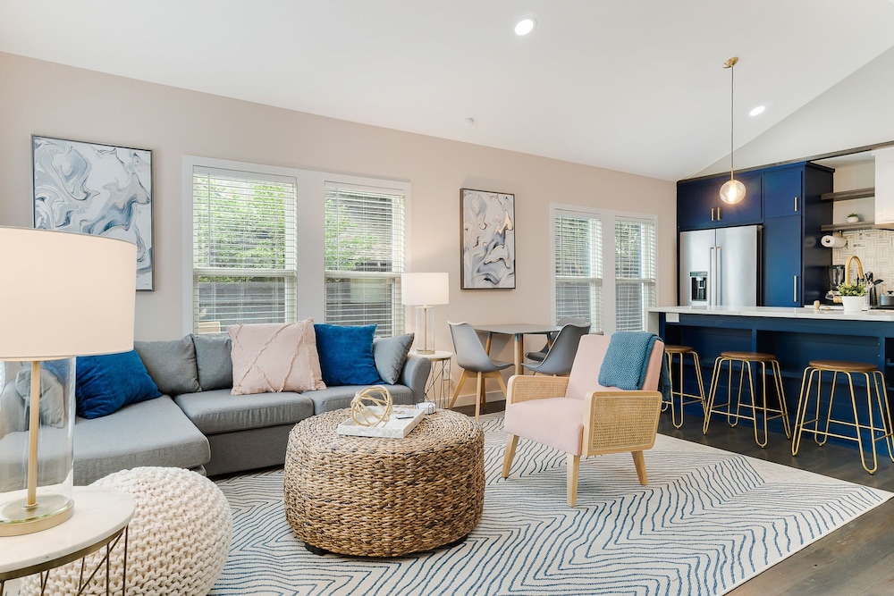 Luxury Townhome Pet Friendly