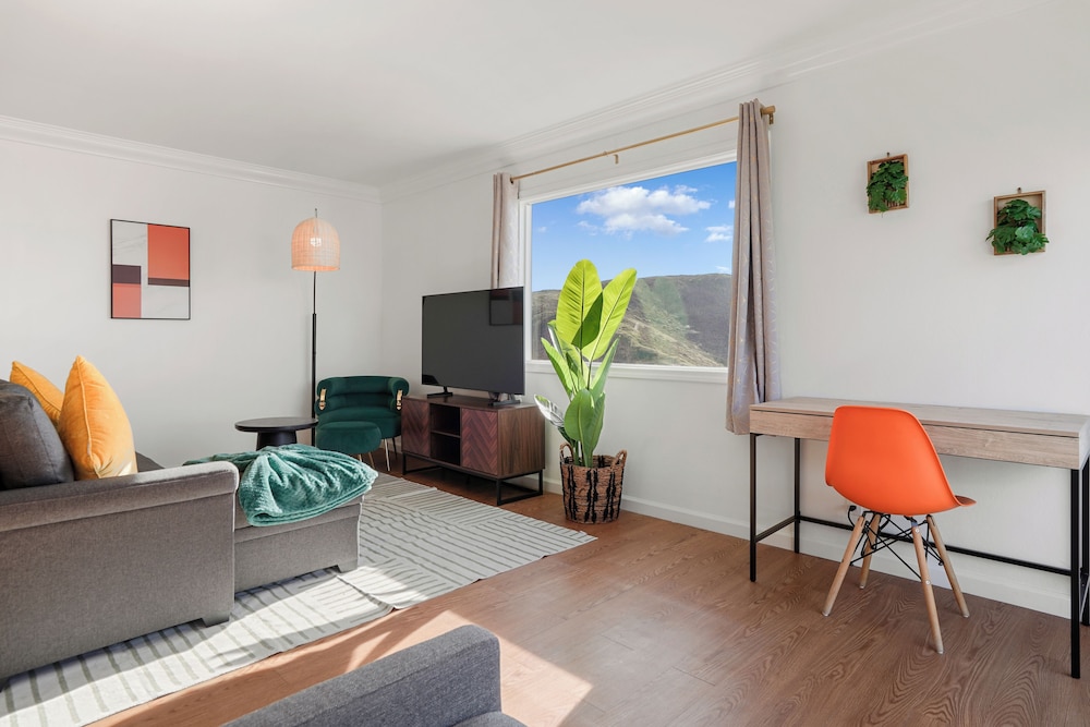 Charming 2BR Coastal Getaway in Pacifica