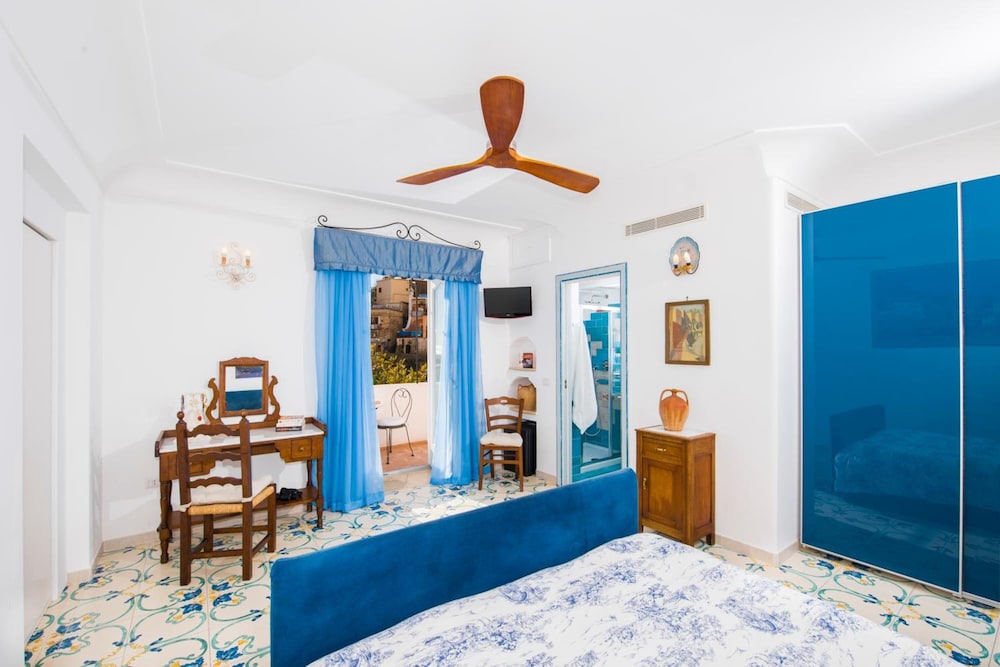 Dimora del Podestà, alojamiento y desayuno en Positano — hotel room