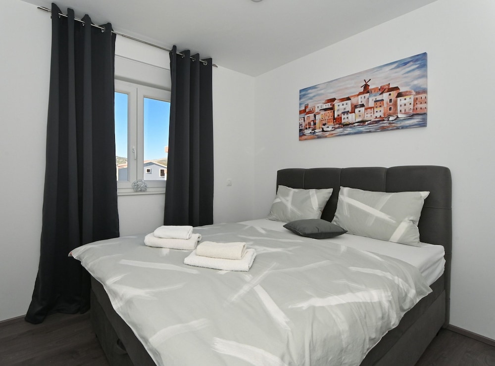 Stylish Kaštela Apartment With Modern Amenities and Free Parking