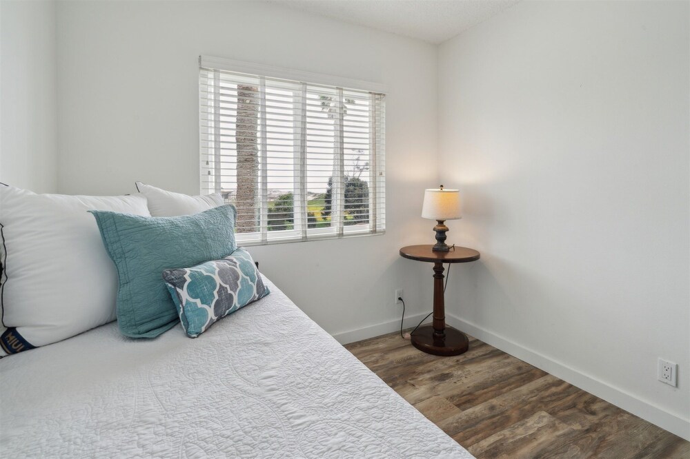 Beautiful 2 Bed Beach Condo #203 2 Bedroom Condo by RedAwning