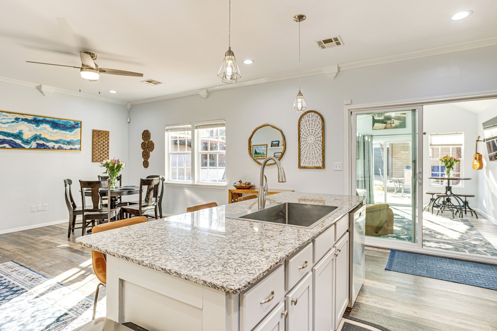 Sauna, Hot Tub & Cold Plunge: Oklahoma City Home!