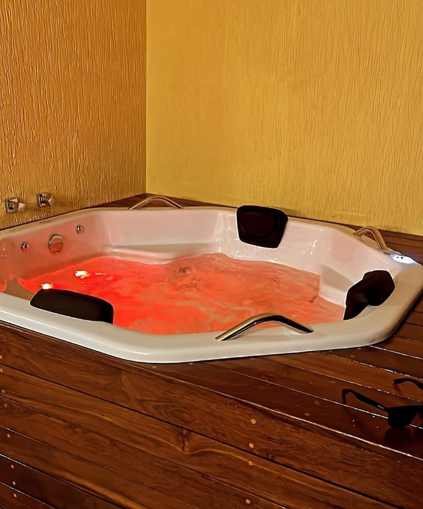Jacuzzi Privativa com AC em Maresias