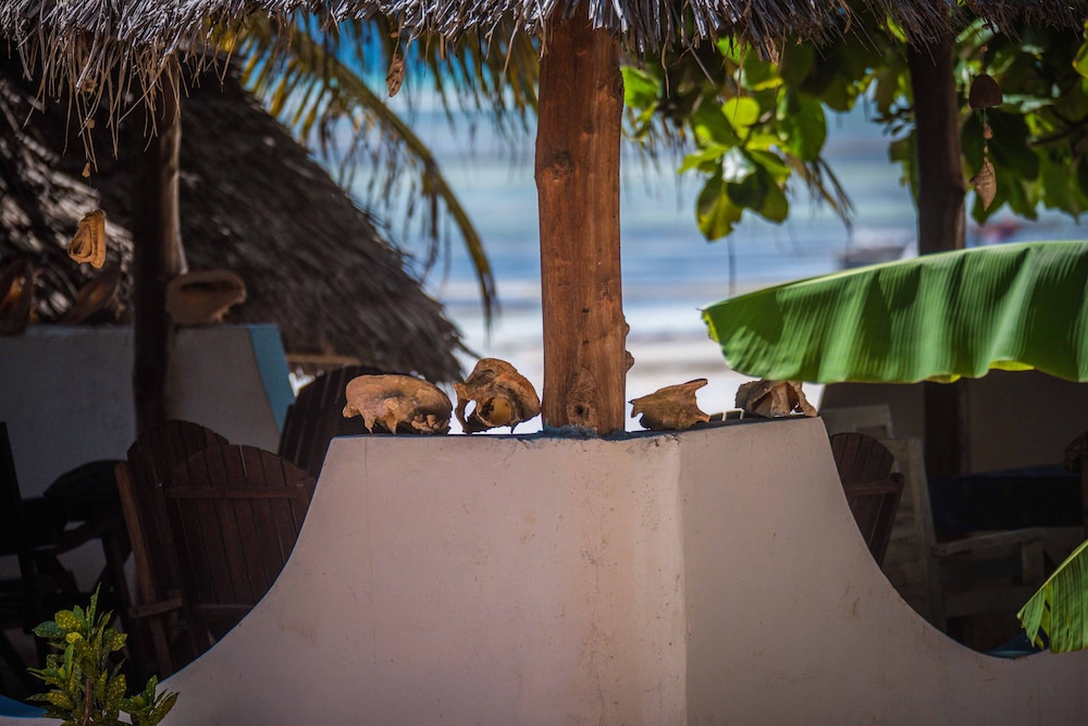 Ocean Breeze Lodge
