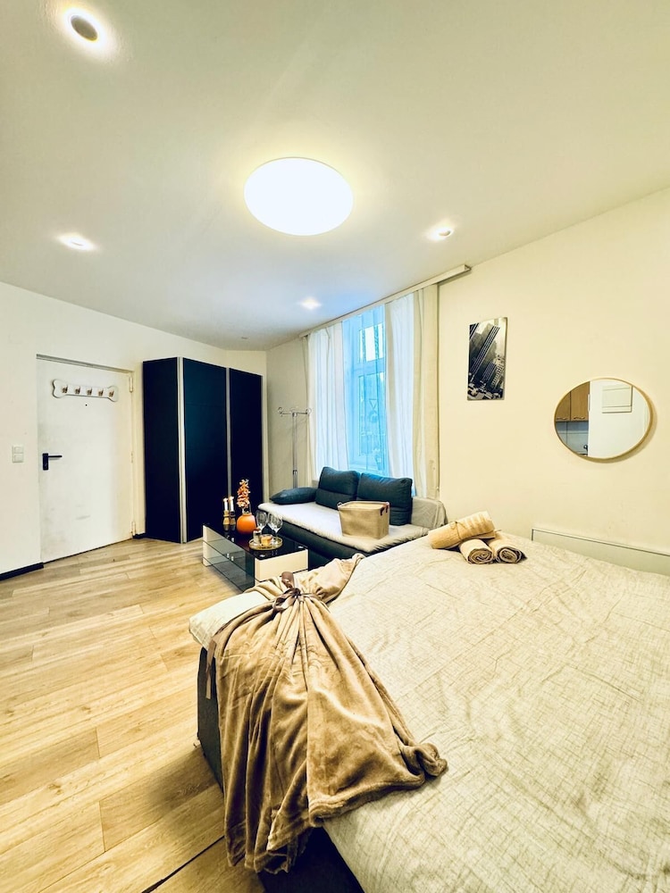 Central King Studio Downtown Area
