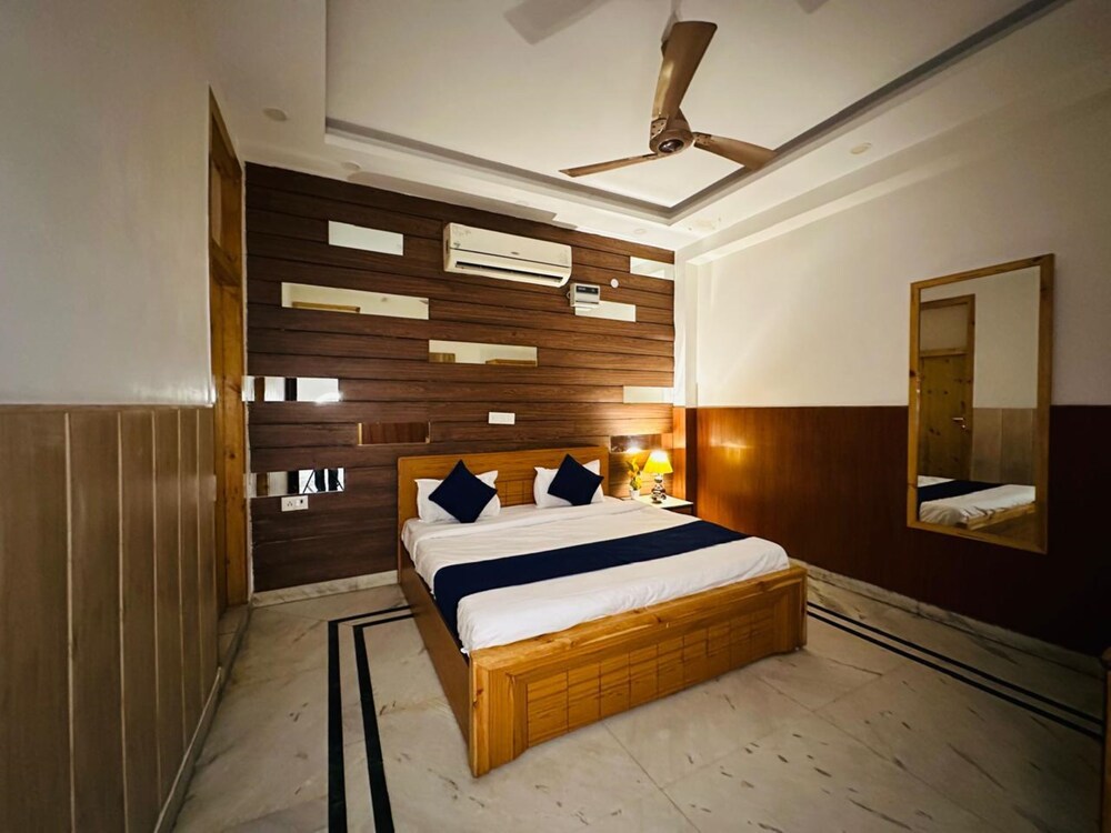 Divine Inn Hotel Rajouri Gardan