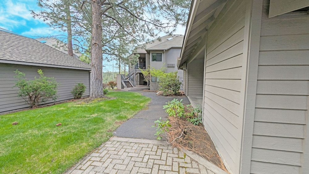 Mt Bachelor Village 332 B 1 Bedroom Condo