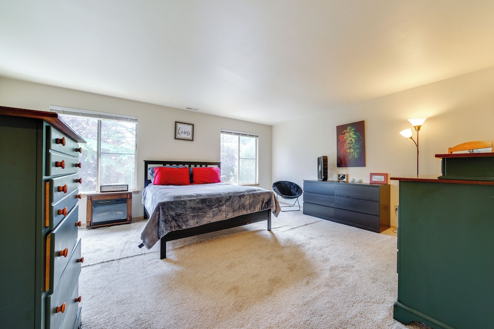 Walk to Hiking Trails: Renton Home w/ Fenced Yard!