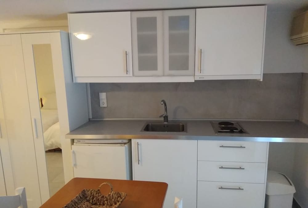Milos Bay Suites