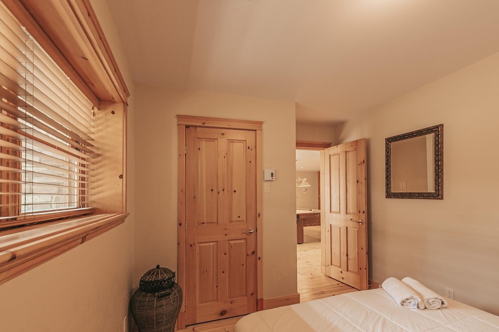 Harfang 51 - Stunning log Cottage With Private hot tub Pool and Scandinavian dry Barrel Sauna