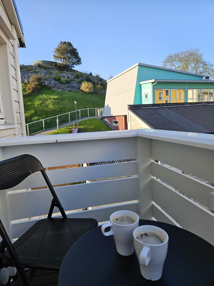 Wonderfully Located, 2bedroom, Balcony