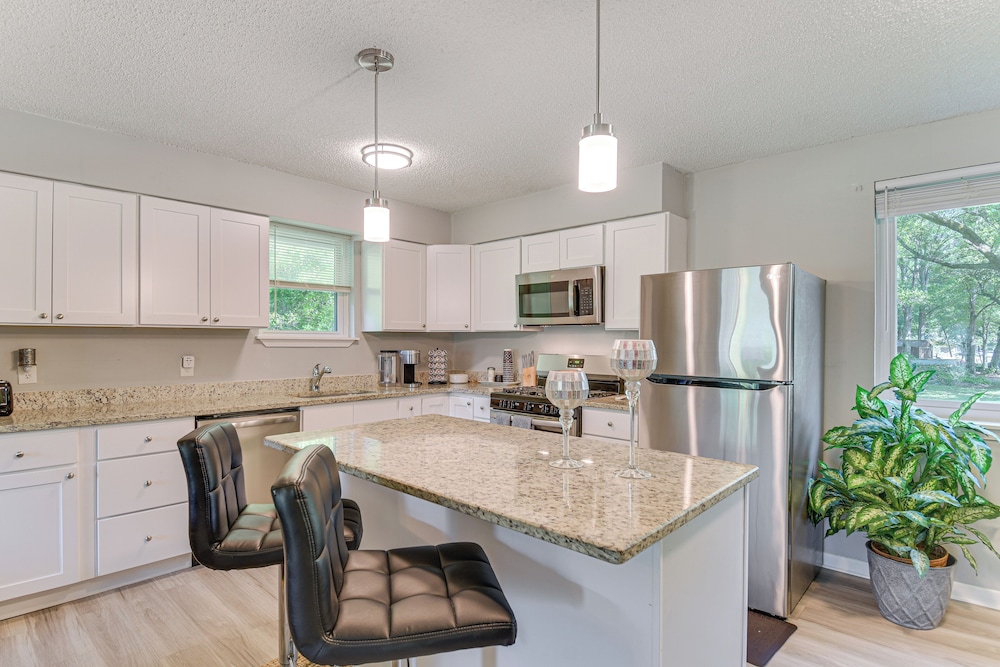 11 Mi to Beaches: Peaceful Foley Home w/ Yard