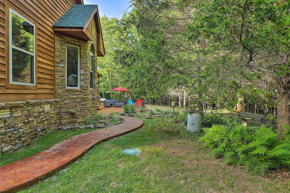 Modern, Spacious Florence Retreat w/ Fire Pit view 4
