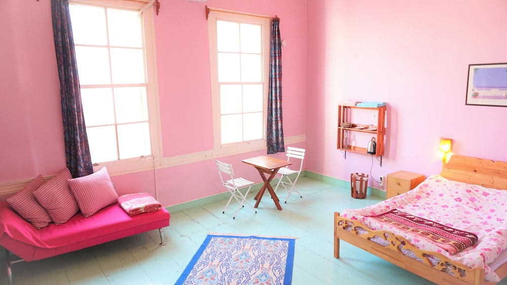 Lotus Garden Hostel - Image 16