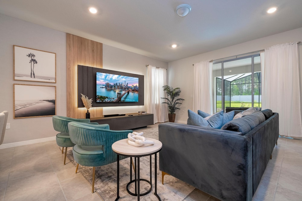 4446 KR - 7BR Luxury Villa Opulent Oasis