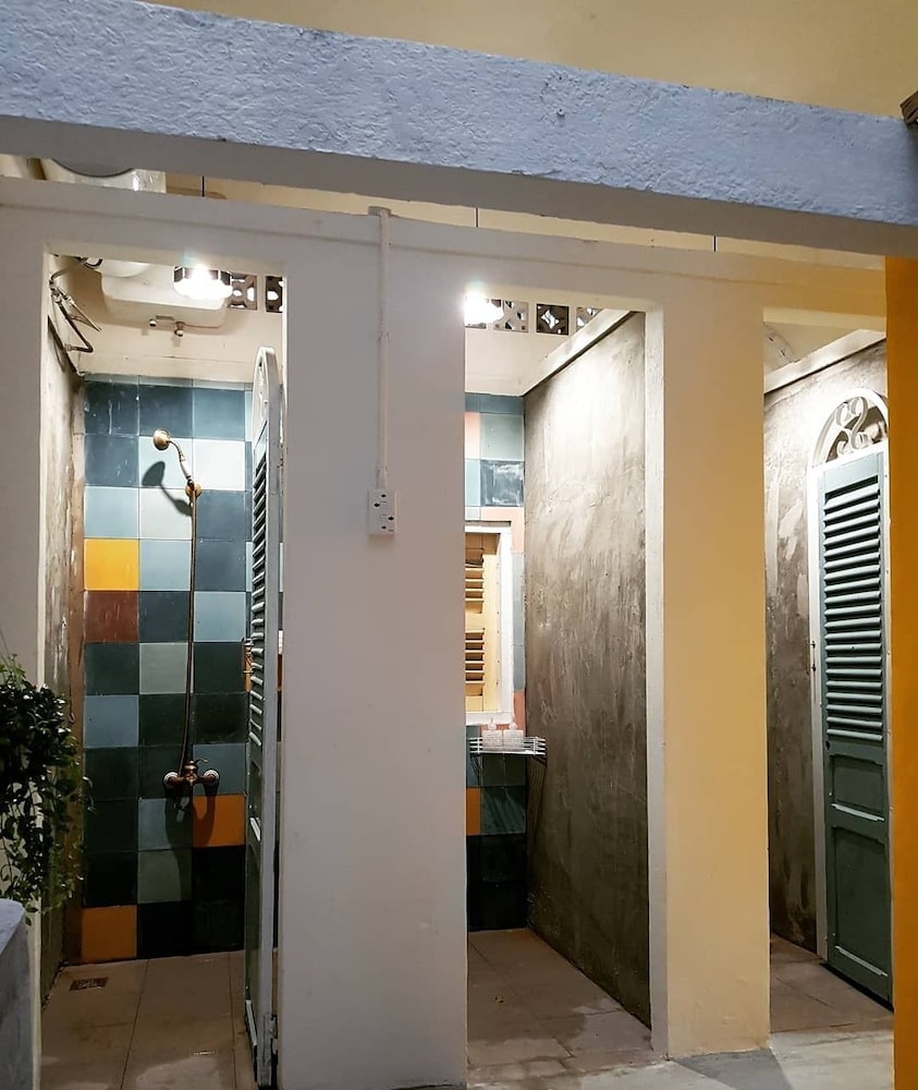 KHA Hostel & Cafe