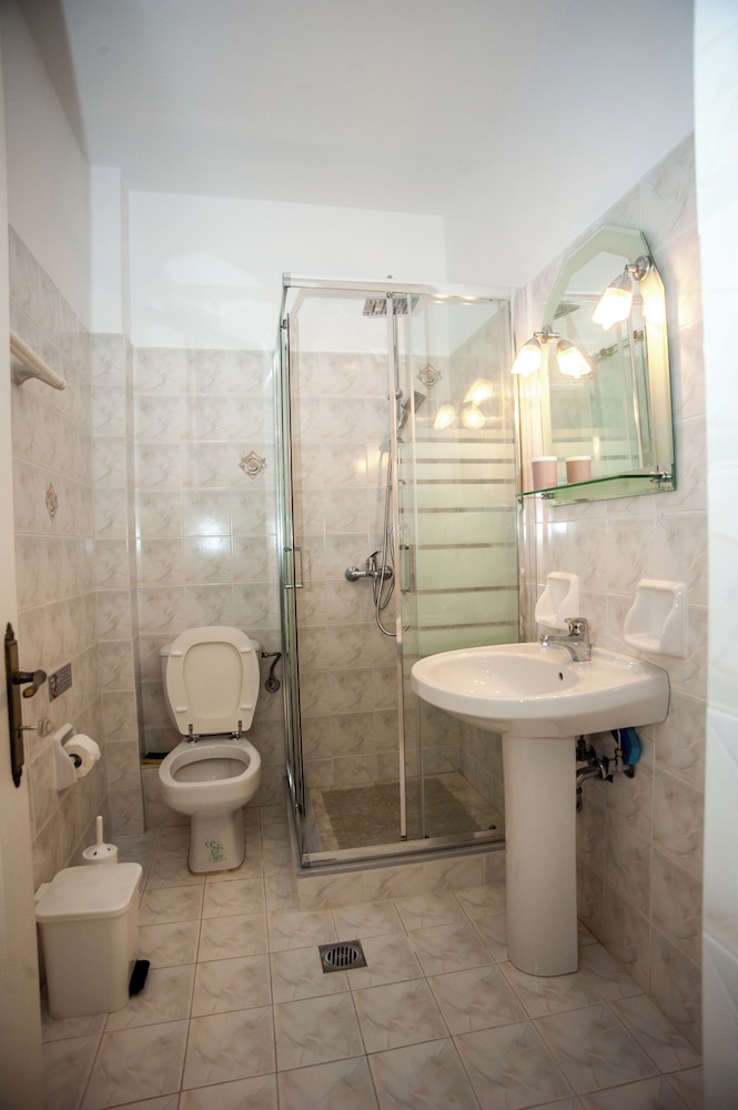 Captain Georgio Apartments