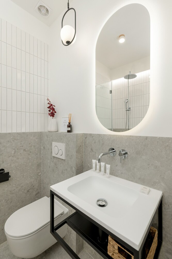 Bright Apartment Poznań by Renters