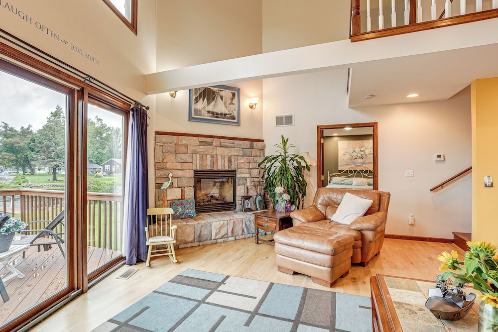 Garage Game Room, Bar: Coldwater Lake House!