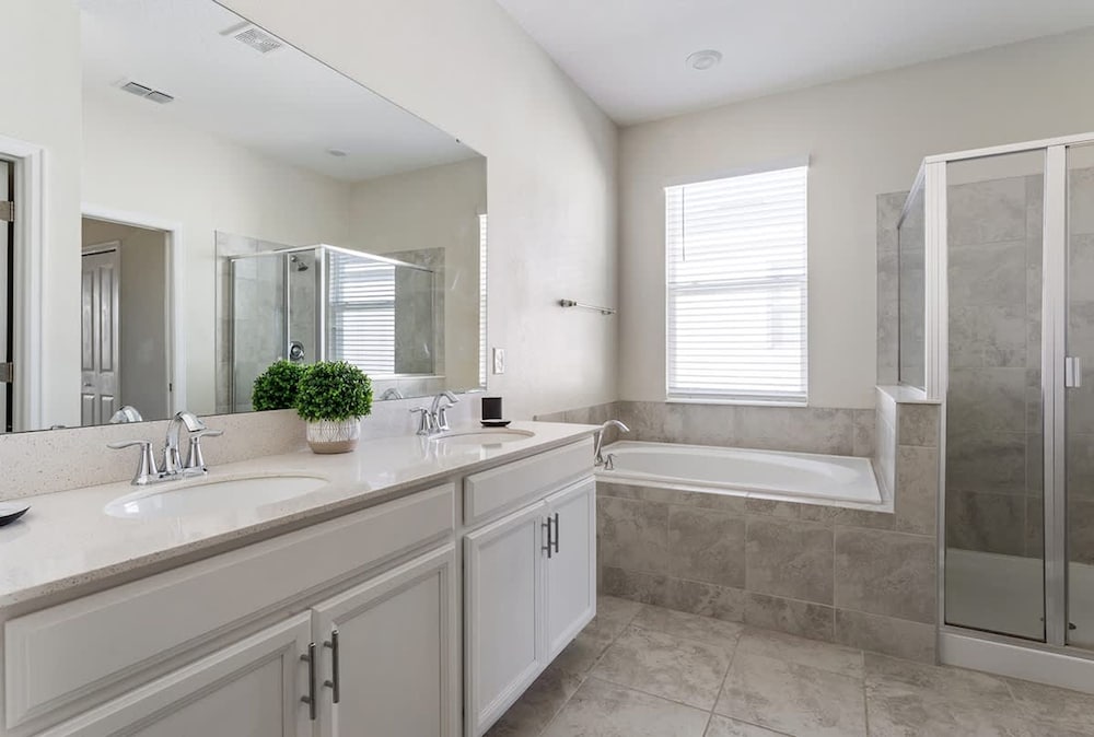 3BR up to 8 People at Champions Gate
