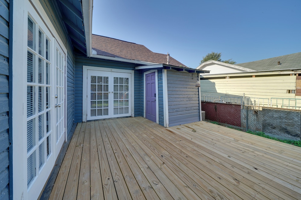 4 Mi to Downtown! Cozy Bungalow in San Antonio