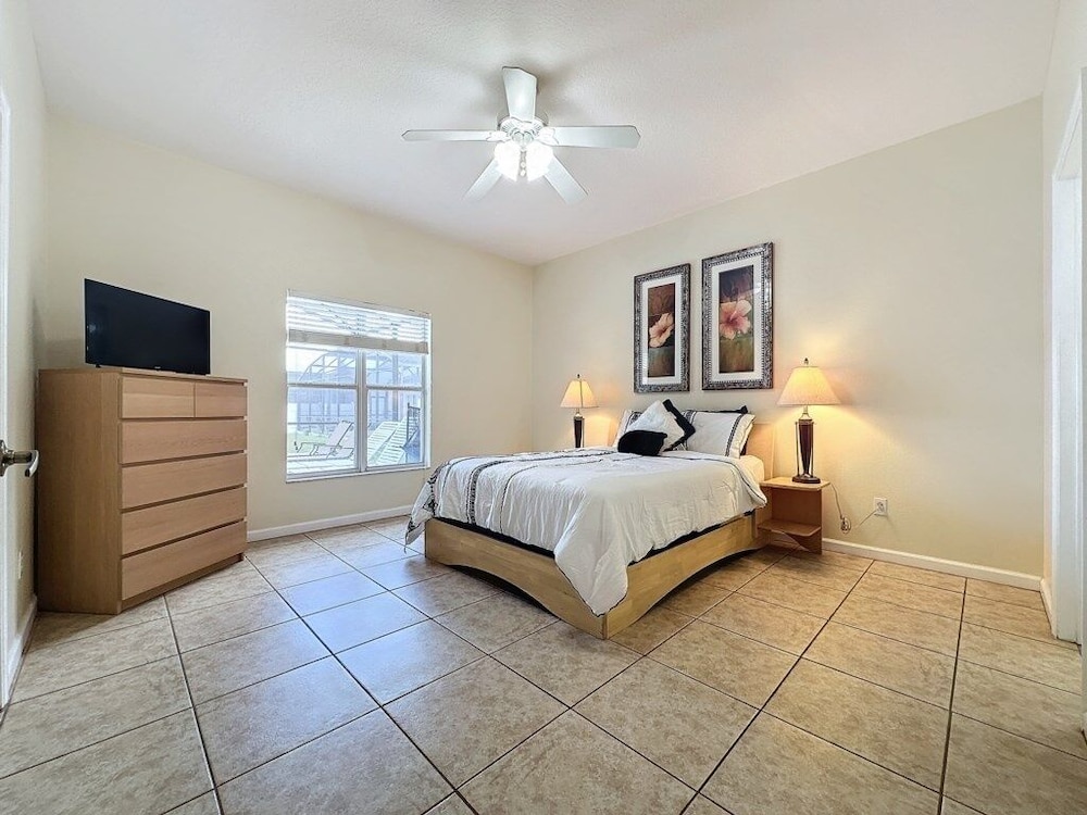 Walk To Silver Spurs Rodeo And Heritage Park 4 Bedroom Home