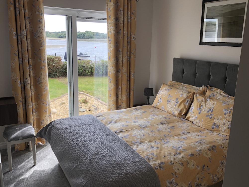 Immaculate 3-bed Apartment in Dundrum Co Down view 4