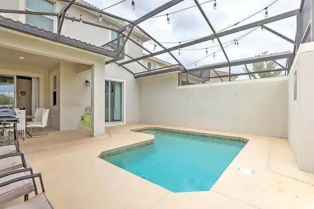 Let's Glo Now Adventure Cove Villa 4 Bedroom Townhouse