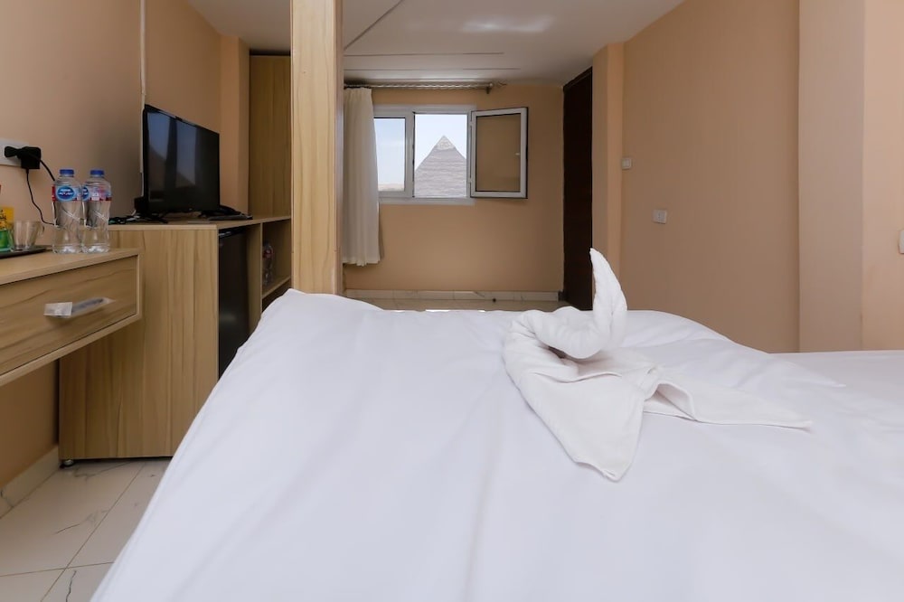 Pyramids Express View Inn