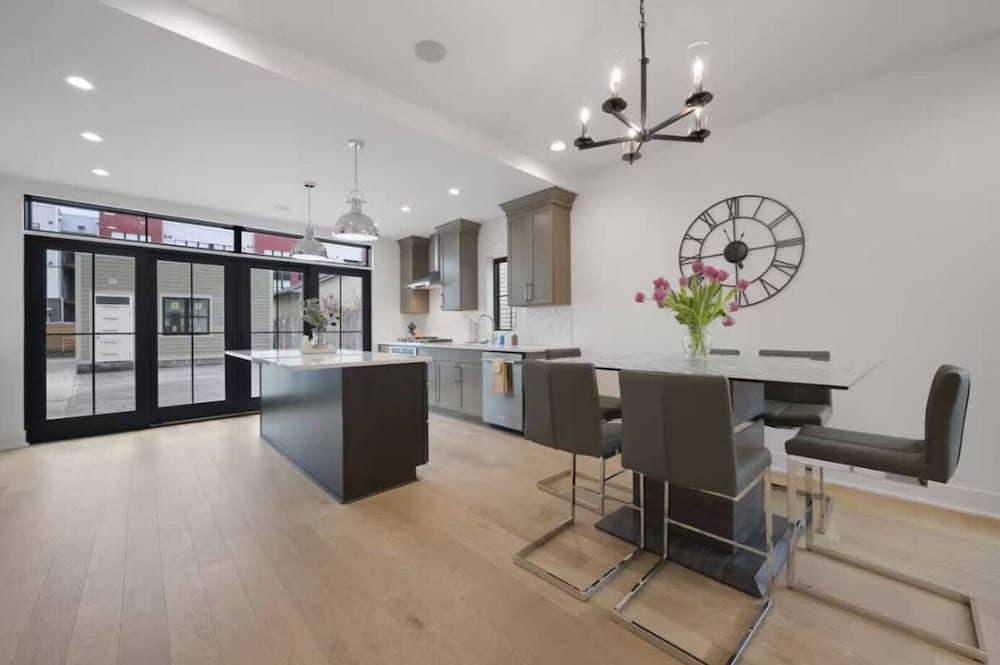 Jungle House Premier Residences – Downtown Columbus & Short North