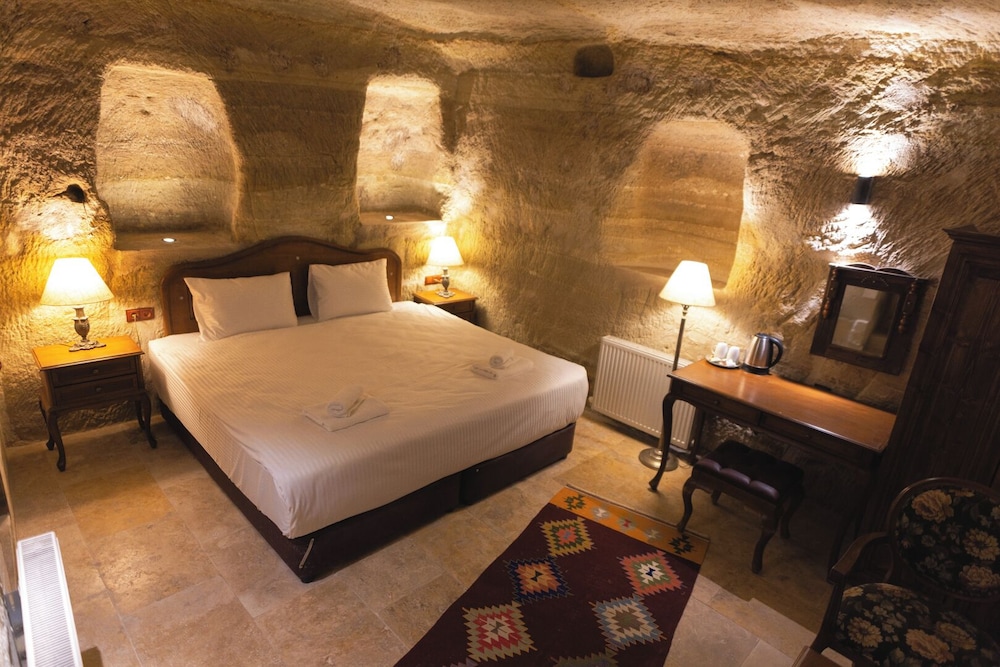 Memory Cave House