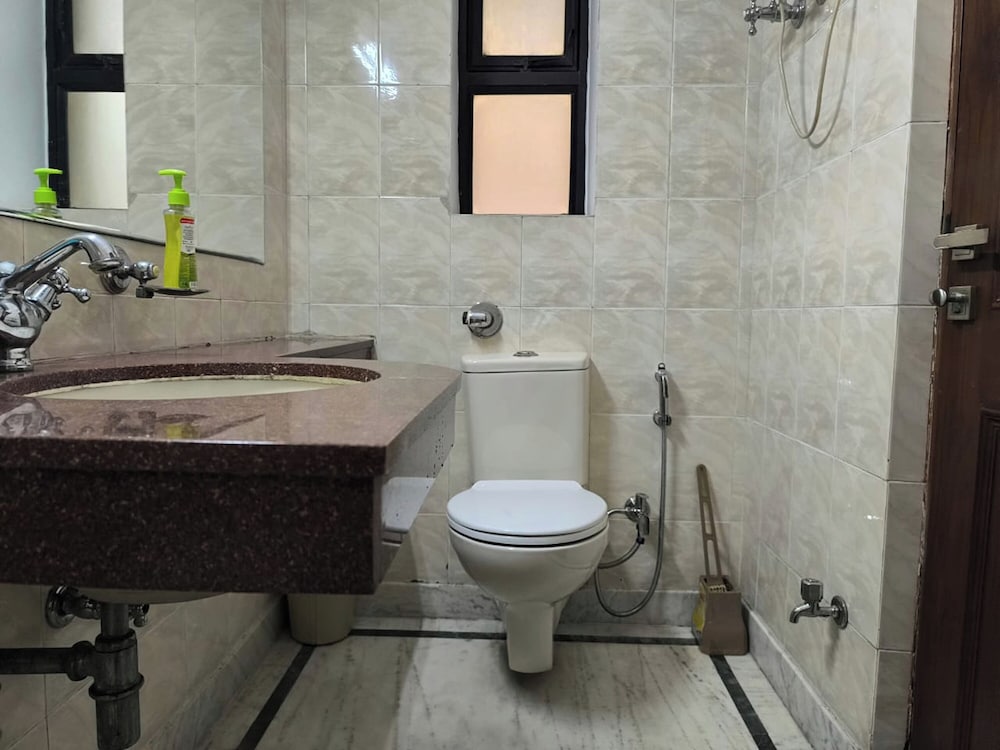 Metrolink Apartment & Suites-Green Park