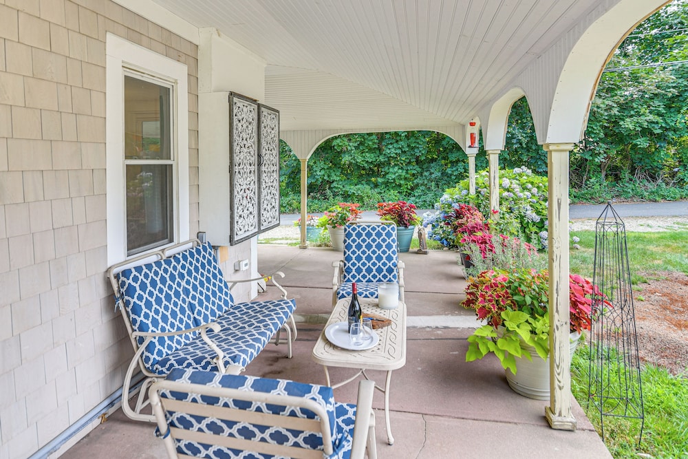 Private Heated Pool: Family Cottage in Plymouth!