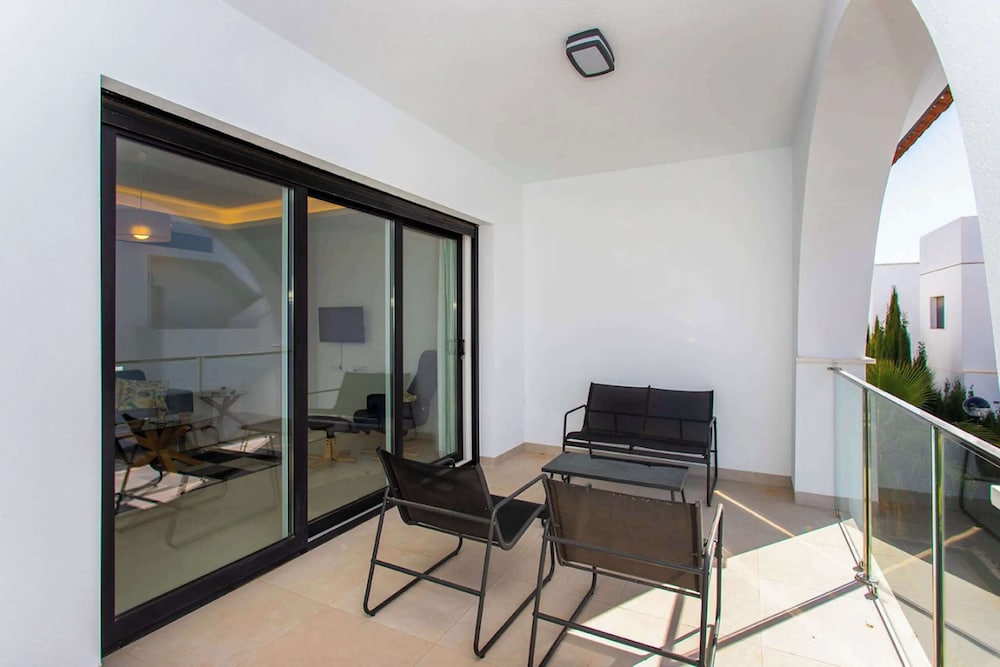 Sunset Paradise - Sleeps 4, Pool, Terrace & Views