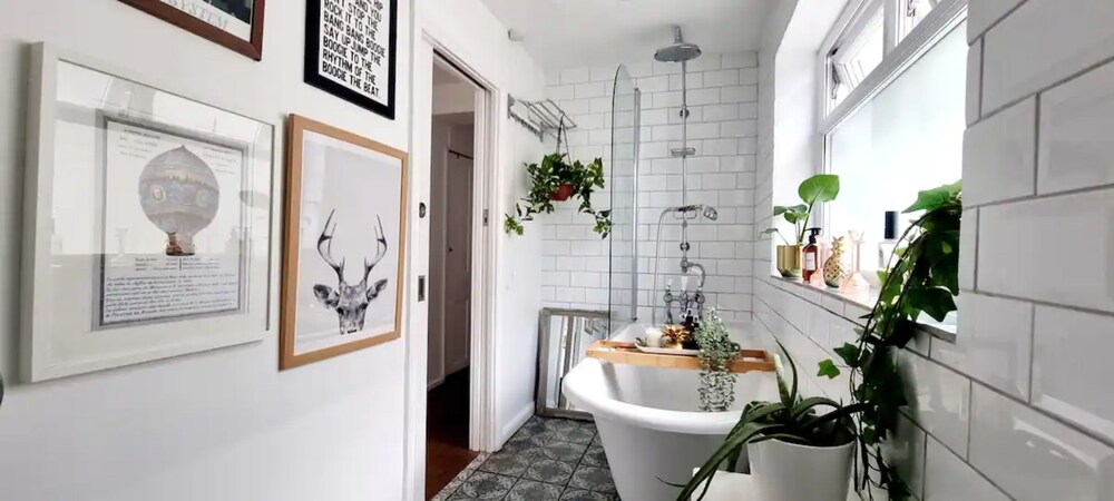 Stylish 3 Bedroom Townhouse in Brockley With Large Garden