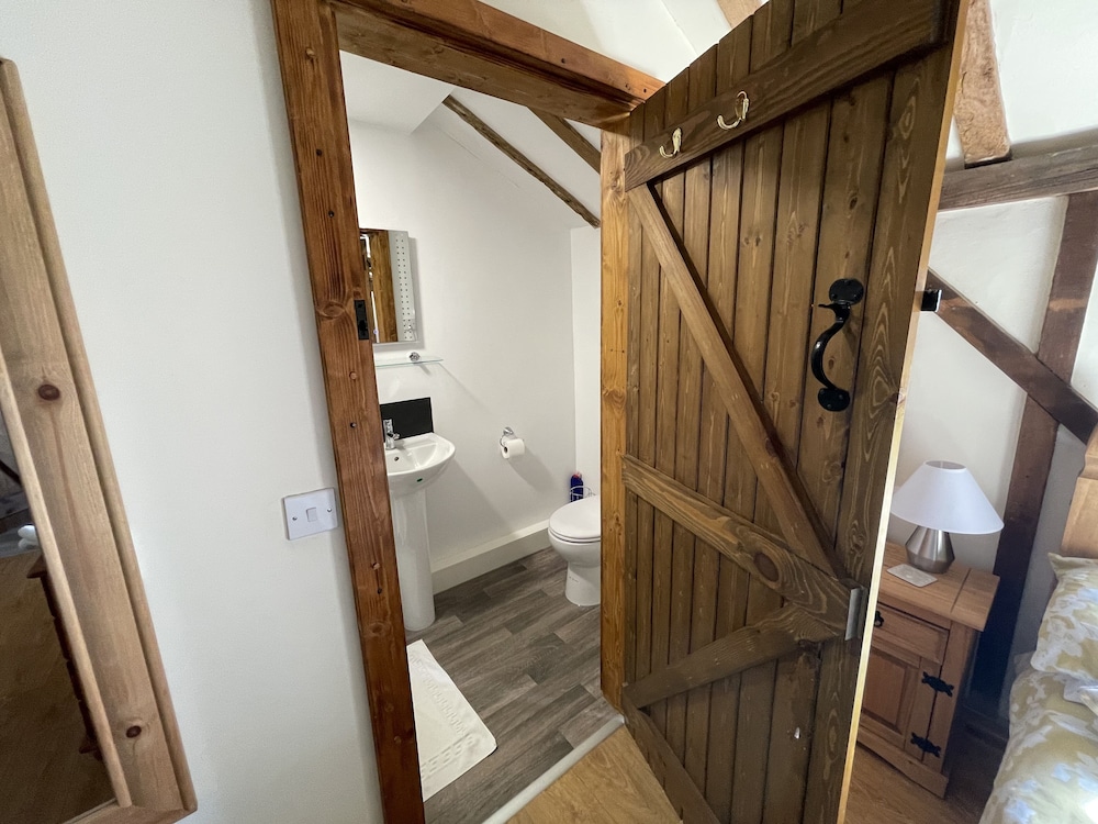 The Cow Shed - Sleeps 4, Parking & Pet Friendly view 2
