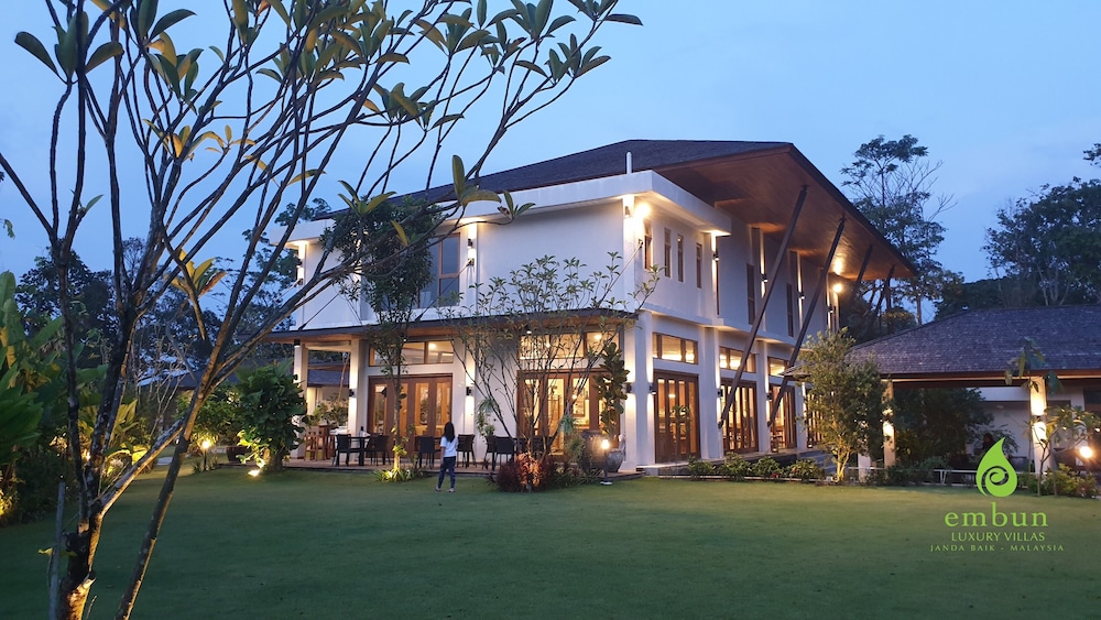 Hotel Embun Luxury Villas - Image 1