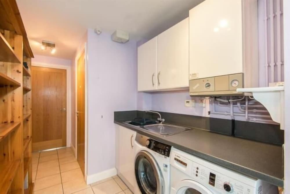 Oxford Street 5 Bedroom Townhouse view 5