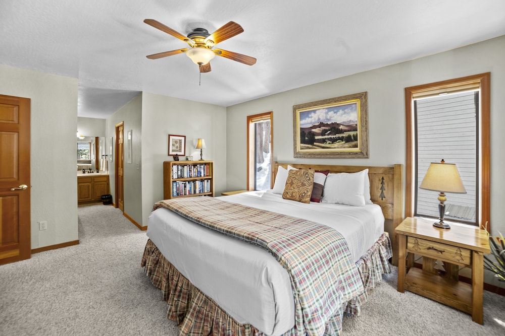 Lake Tahoe Vacations - 4 Bedroom Home at 392 Skidder Trail by RedAwning Save 10 on 3 Nights, 15 on 5 Nights! - Property Image 32