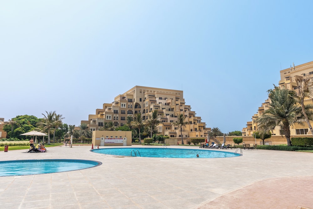 Amazing Stay With Beach Access & Balcony -rak