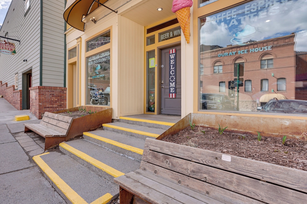 Walk to Hot Springs: Updated Retreat in Dtwn Ouray