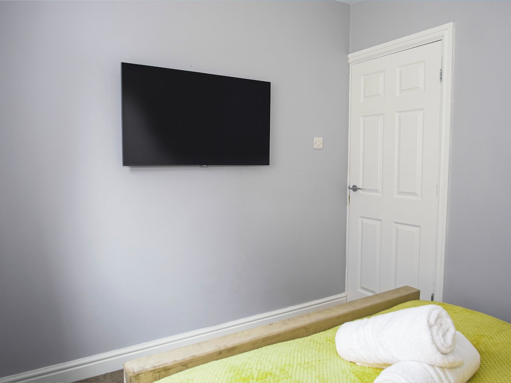 Cozy Riverside Retreat in Snodland