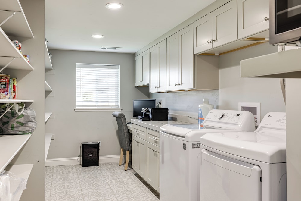 Quaint Hughson Vacation Rental, Walk to Downtown! - Property Image 18