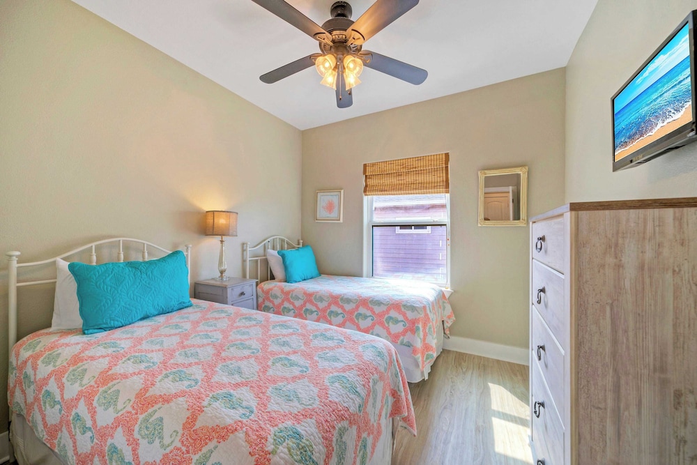 Sleeps 24 2 Homes w/ Beach Boardwalk Access & Deck Views Steps to the Beach
