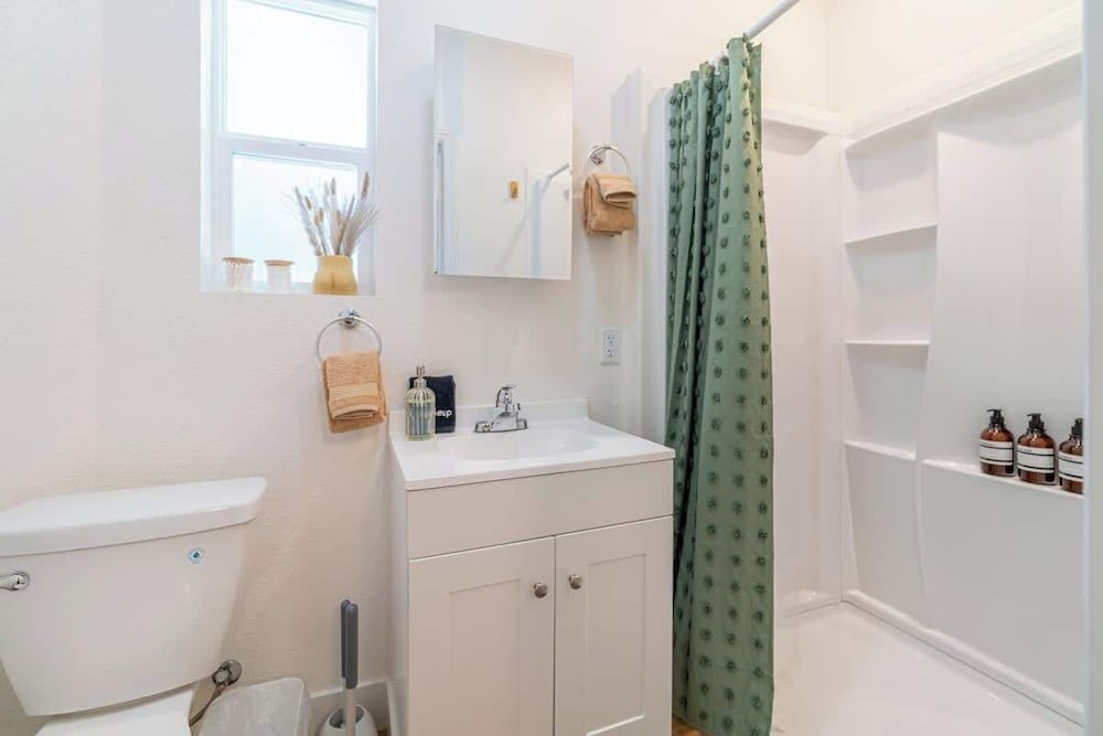 Charming Family 2BR Midtown Reno - Pets Welcome