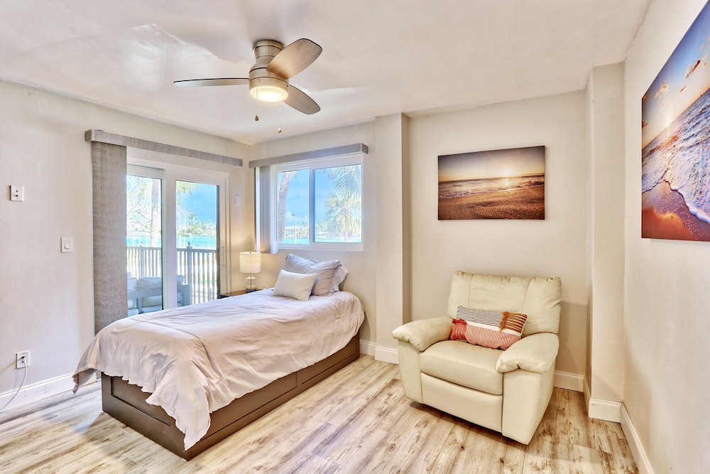 Land's End 1-206 Bay Front-premier